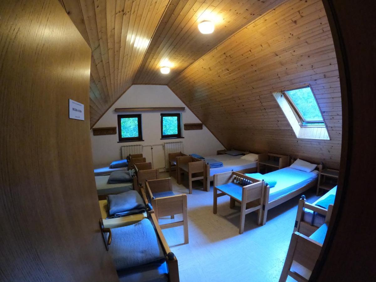 Pus Bavsica Hostel Log pod Mangartom Exterior photo