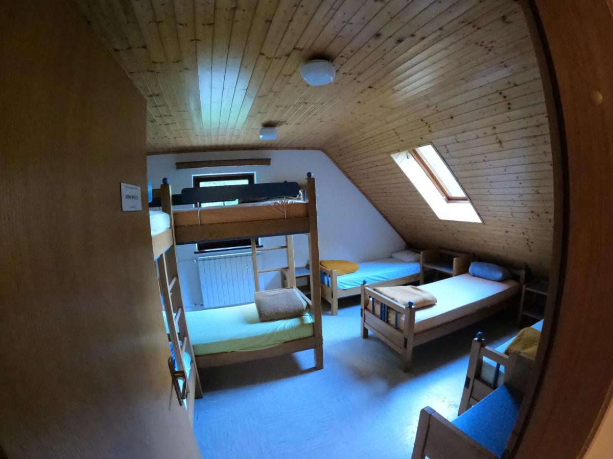 Pus Bavsica Hostel Log pod Mangartom Exterior photo